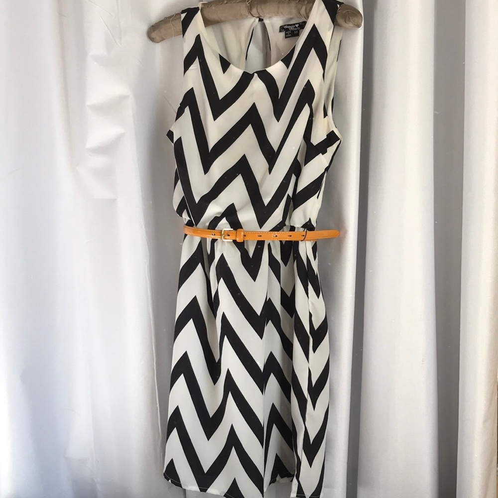 Blank & white dress size medium